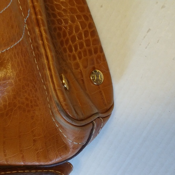 VGUC. Vintage Michael Michael kors alligator print leather handbag. - Picture 10 of 16